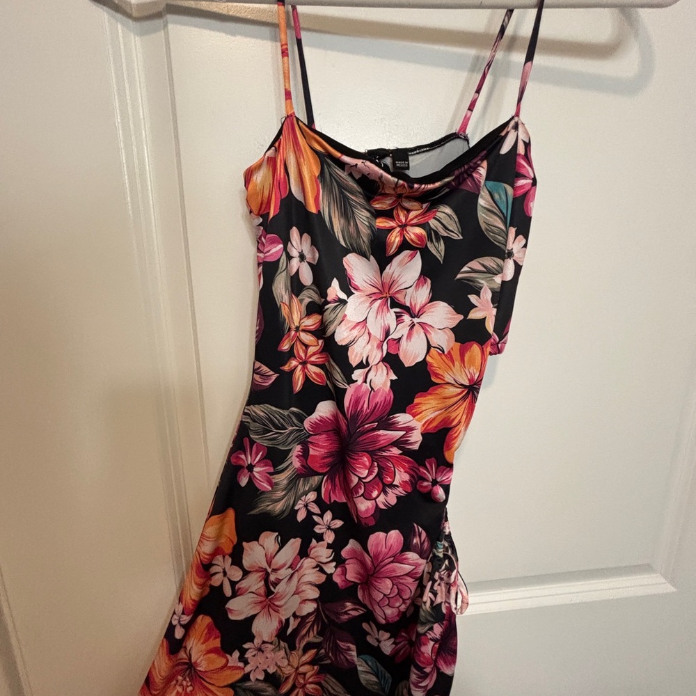 WINDSOR | Floral side cut-out mini dress